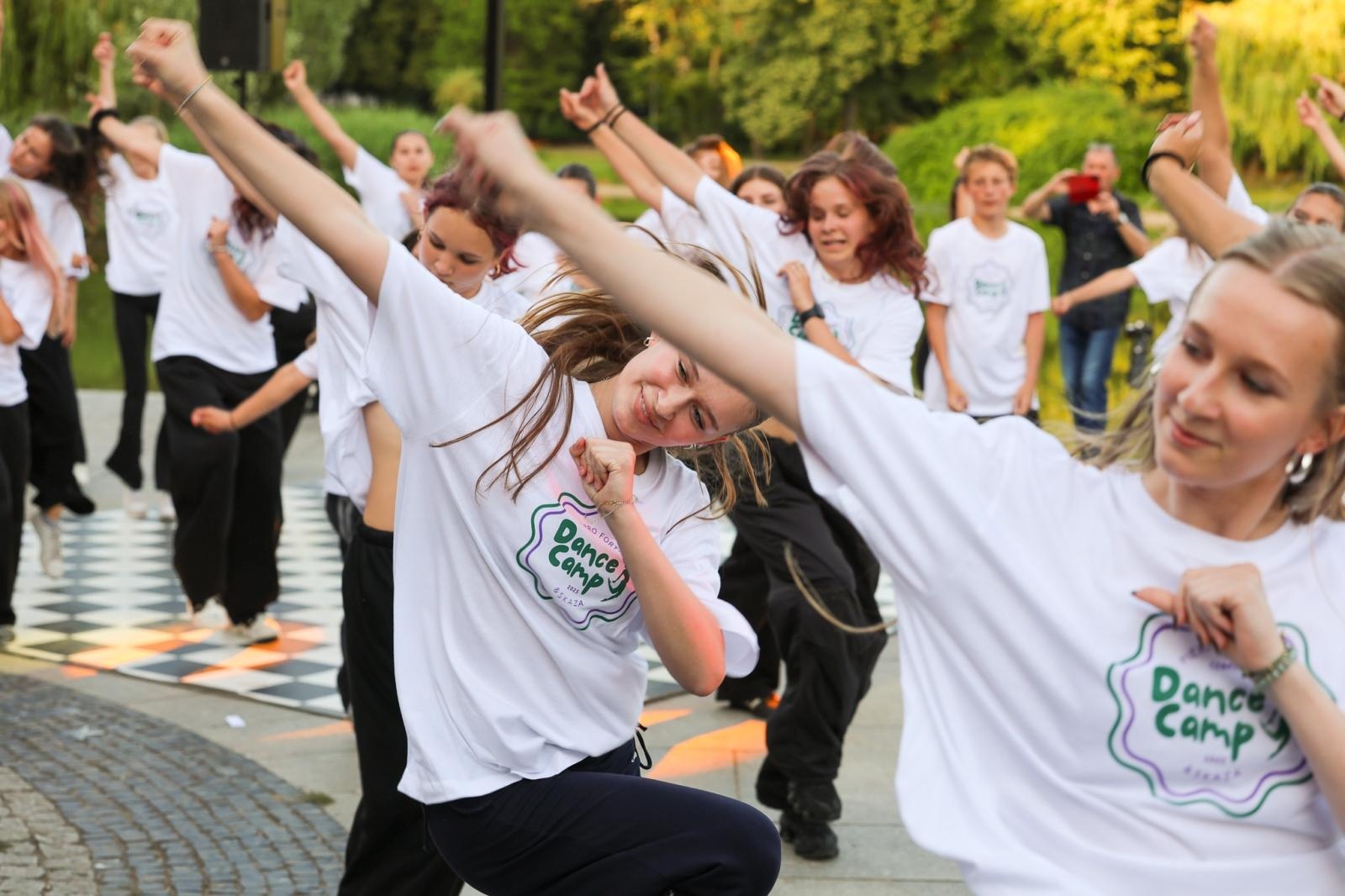 Zdjęcie w galerii na portalu naszraciborz.pl: Potańcówka w Parku Roth na BIS! Raciborskie Centrum Kultury podsumowało polsko-czeski projekt INTERREG wiadomości z regionu