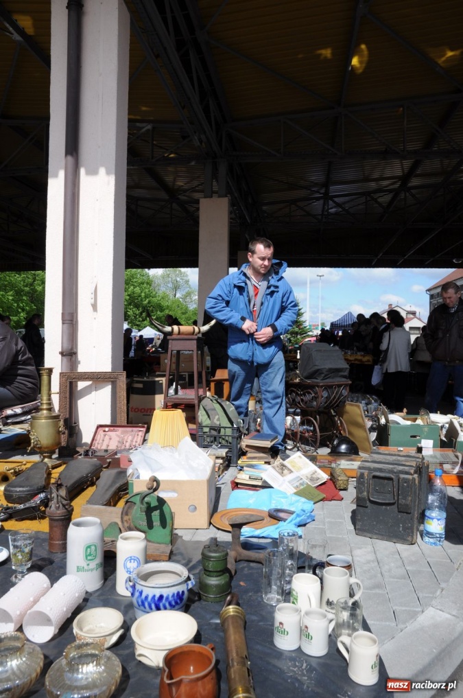 Zdjęcie w galerii na portalu naszraciborz.pl: Tłumy na jarmarku w Chałupkach wiadomości z regionu