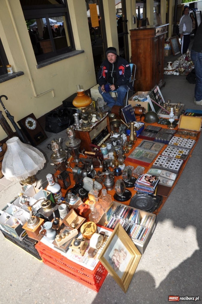 Zdjęcie w galerii na portalu naszraciborz.pl: Tłumy na jarmarku w Chałupkach wiadomości z regionu