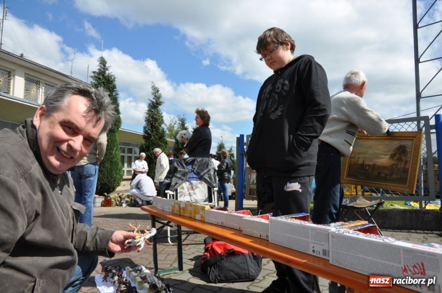 Zdjęcie w galerii na portalu naszraciborz.pl: Tłumy na jarmarku w Chałupkach wiadomości z regionu