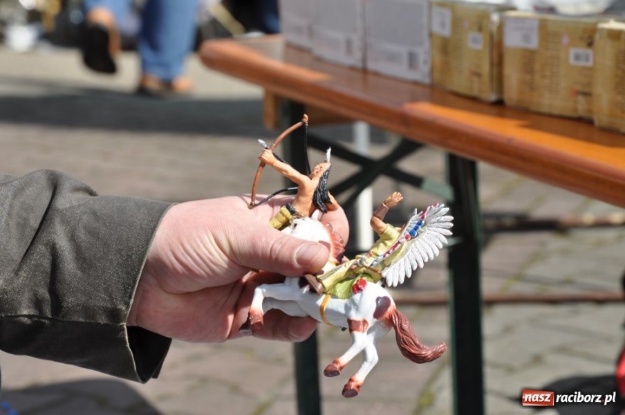 Zdjęcie w galerii na portalu naszraciborz.pl: Tłumy na jarmarku w Chałupkach wiadomości z regionu