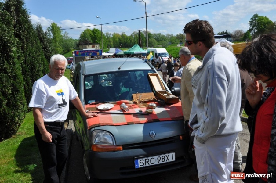 Zdjęcie w galerii na portalu naszraciborz.pl: Tłumy na jarmarku w Chałupkach wiadomości z regionu
