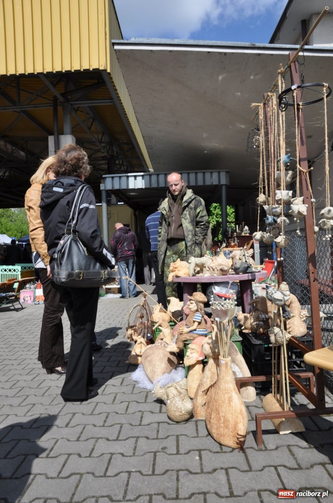 Zdjęcie w galerii na portalu naszraciborz.pl: Tłumy na jarmarku w Chałupkach wiadomości z regionu