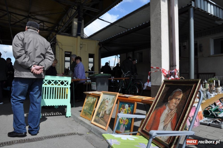 Zdjęcie w galerii na portalu naszraciborz.pl: Tłumy na jarmarku w Chałupkach wiadomości z regionu