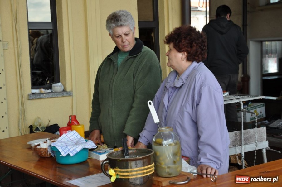 Zdjęcie w galerii na portalu naszraciborz.pl: Tłumy na jarmarku w Chałupkach wiadomości z regionu