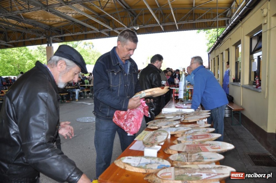 Zdjęcie w galerii na portalu naszraciborz.pl: Tłumy na jarmarku w Chałupkach wiadomości z regionu