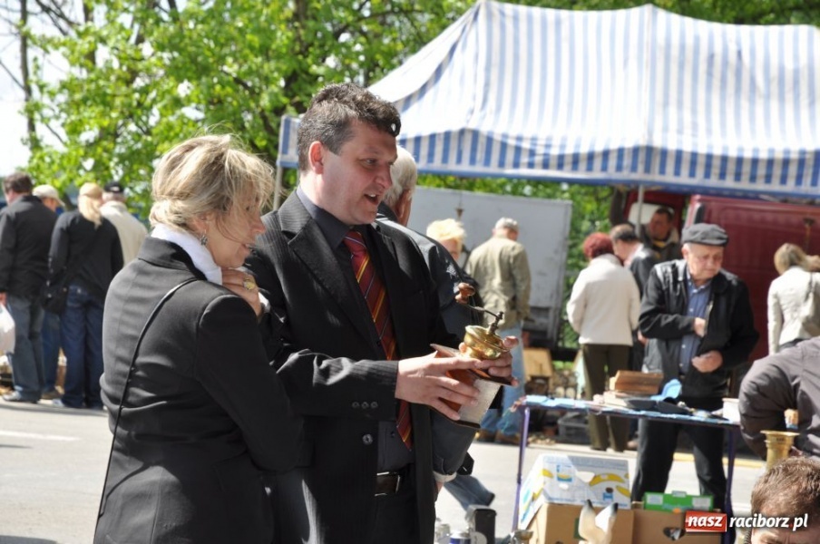 Zdjęcie w galerii na portalu naszraciborz.pl: Tłumy na jarmarku w Chałupkach wiadomości z regionu