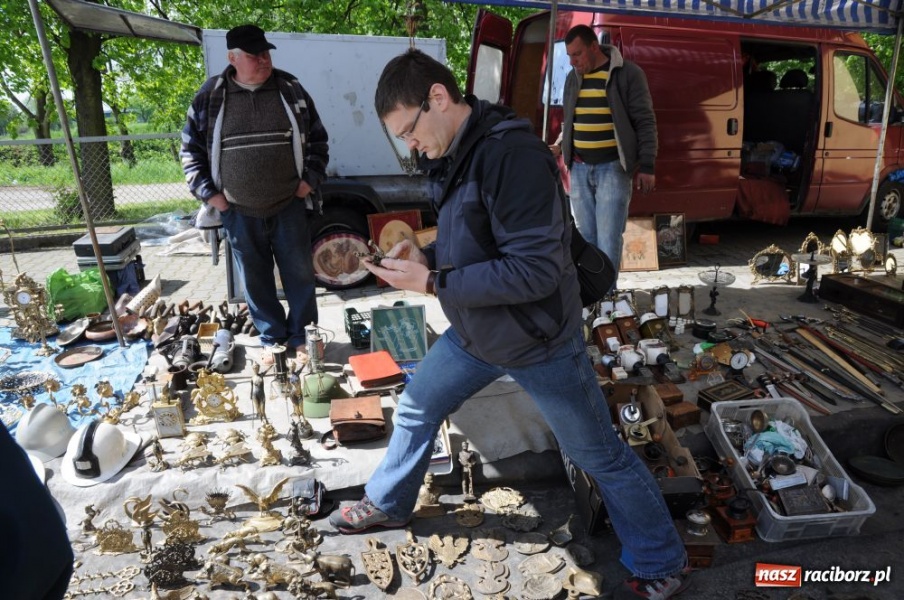 Zdjęcie w galerii na portalu naszraciborz.pl: Tłumy na jarmarku w Chałupkach wiadomości z regionu
