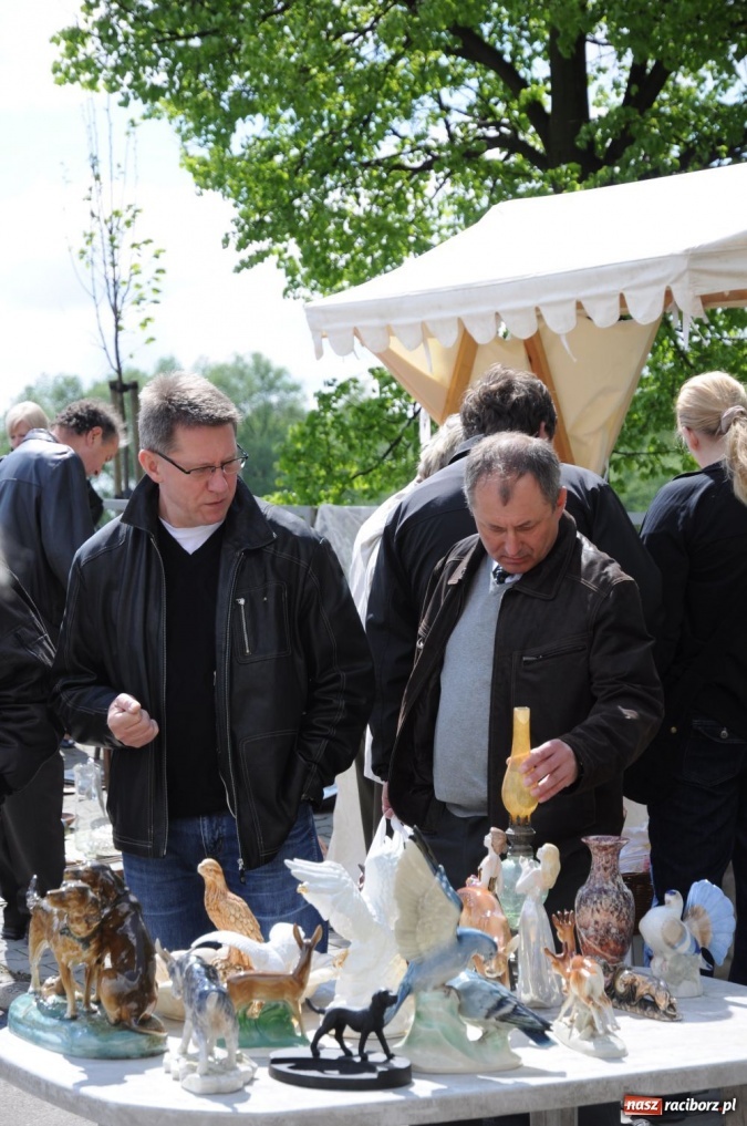 Zdjęcie w galerii na portalu naszraciborz.pl: Tłumy na jarmarku w Chałupkach wiadomości z regionu