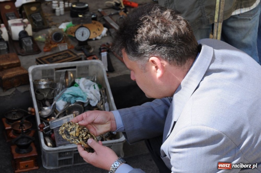 Zdjęcie w galerii na portalu naszraciborz.pl: Tłumy na jarmarku w Chałupkach wiadomości z regionu