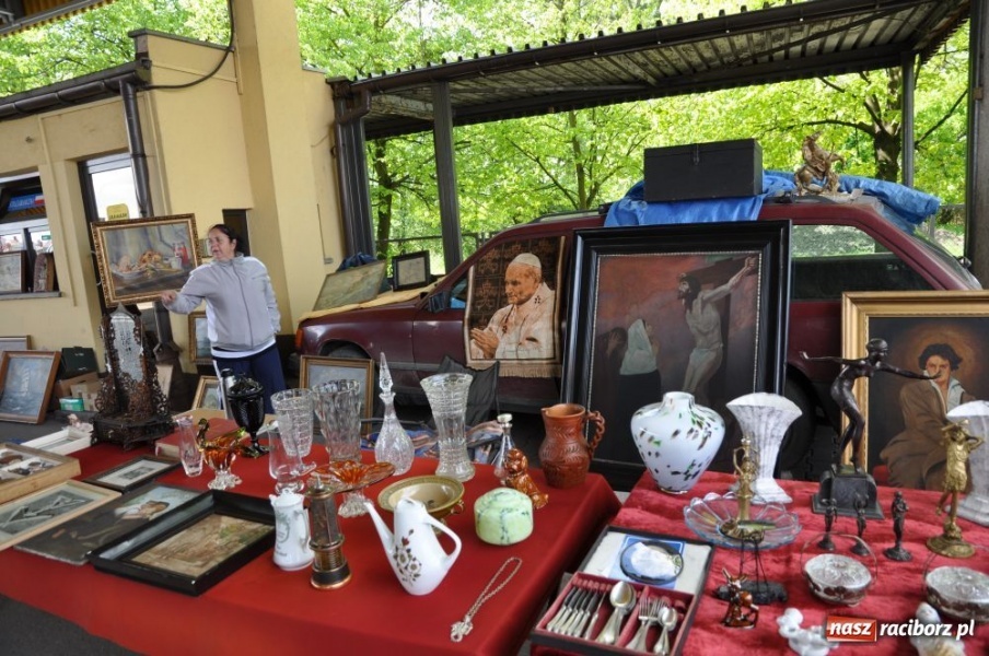 Zdjęcie w galerii na portalu naszraciborz.pl: Tłumy na jarmarku w Chałupkach wiadomości z regionu