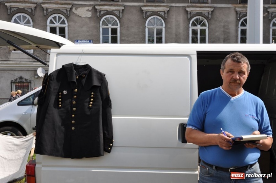 Zdjęcie w galerii na portalu naszraciborz.pl: Tłumy na jarmarku w Chałupkach wiadomości z regionu