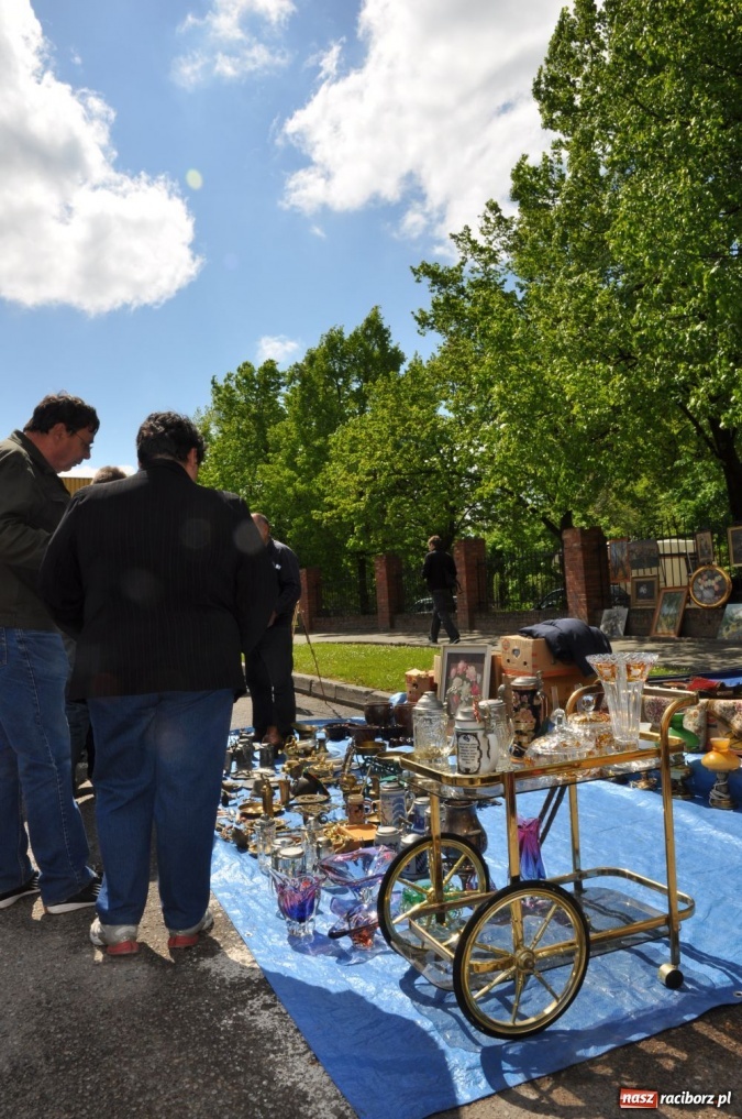 Zdjęcie w galerii na portalu naszraciborz.pl: Tłumy na jarmarku w Chałupkach wiadomości z regionu