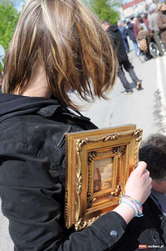 Zdjęcie w galerii na portalu naszraciborz.pl: Tłumy na jarmarku w Chałupkach wiadomości z regionu