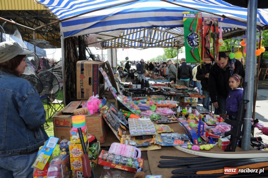 Zdjęcie w galerii na portalu naszraciborz.pl: Tłumy na jarmarku w Chałupkach wiadomości z regionu