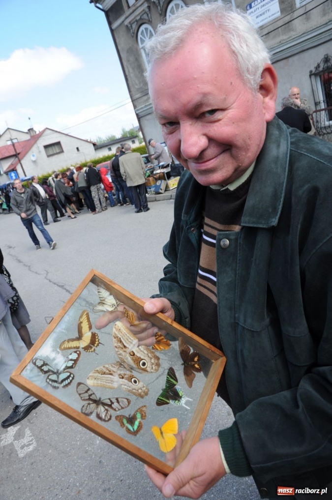 Zdjęcie w galerii na portalu naszraciborz.pl: Tłumy na jarmarku w Chałupkach wiadomości z regionu