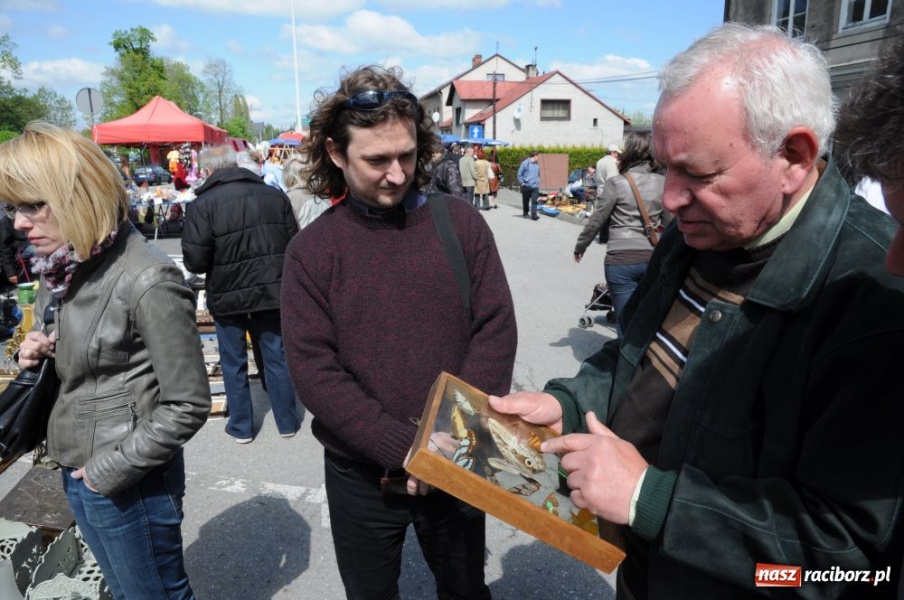 Zdjęcie w galerii na portalu naszraciborz.pl: Tłumy na jarmarku w Chałupkach wiadomości z regionu