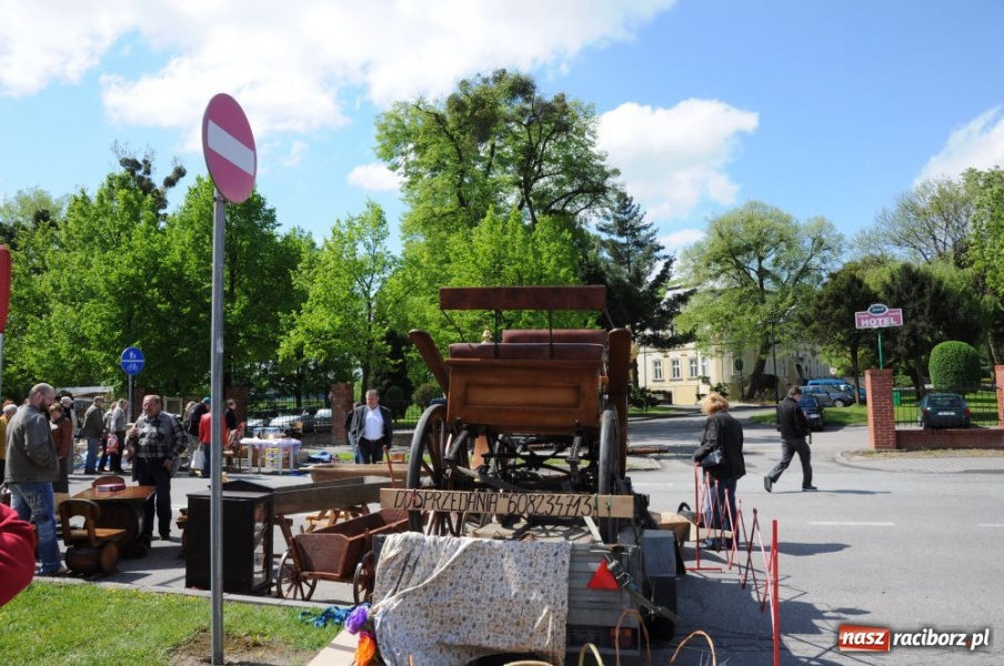 Zdjęcie w galerii na portalu naszraciborz.pl: Tłumy na jarmarku w Chałupkach wiadomości z regionu