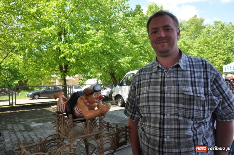 Zdjęcie w galerii na portalu naszraciborz.pl: Tłumy na jarmarku w Chałupkach wiadomości z regionu