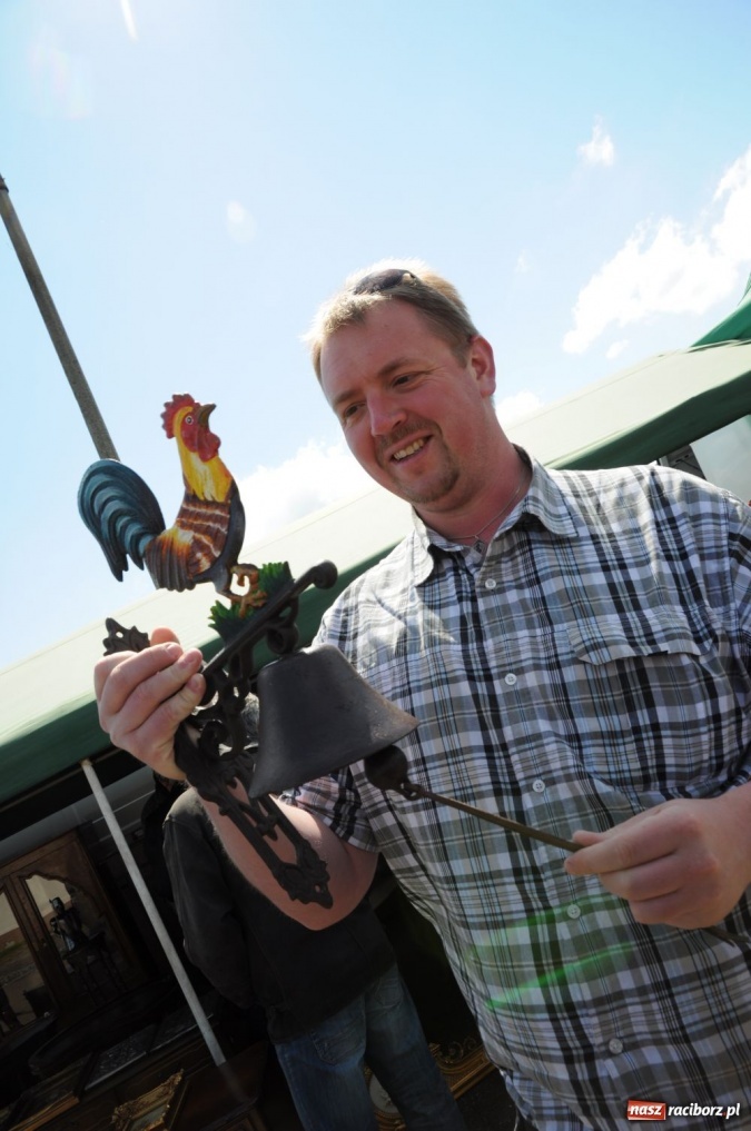 Zdjęcie w galerii na portalu naszraciborz.pl: Tłumy na jarmarku w Chałupkach wiadomości z regionu