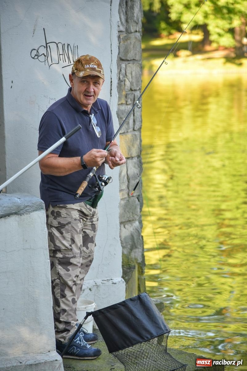 Zdjęcie w galerii na portalu naszraciborz.pl: Aż trudno uwierzyć, gdzie w Raciborzu złowiono tego szczupaka! wiadomości z regionu