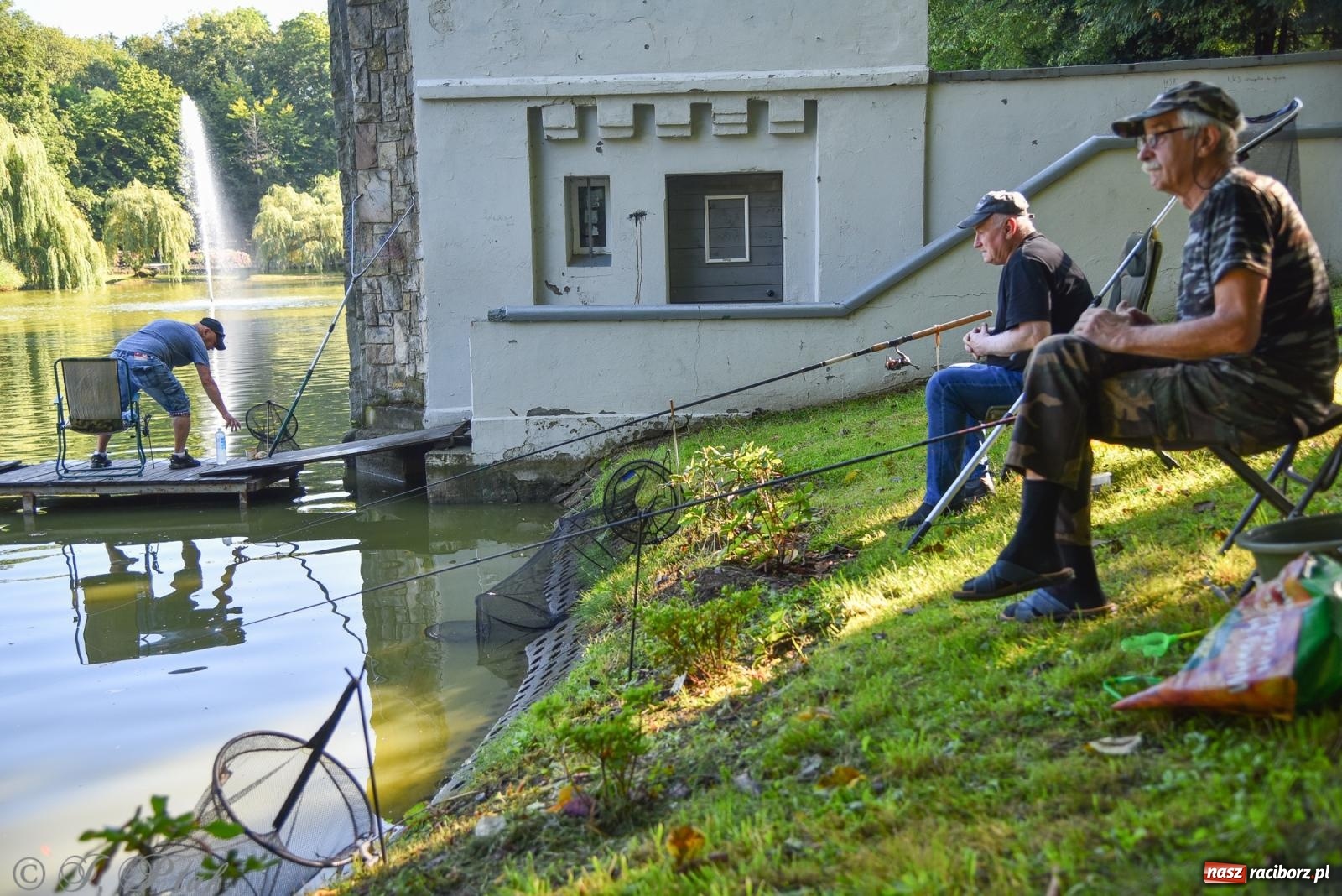 Zdjęcie w galerii na portalu naszraciborz.pl: Aż trudno uwierzyć, gdzie w Raciborzu złowiono tego szczupaka! wiadomości z regionu