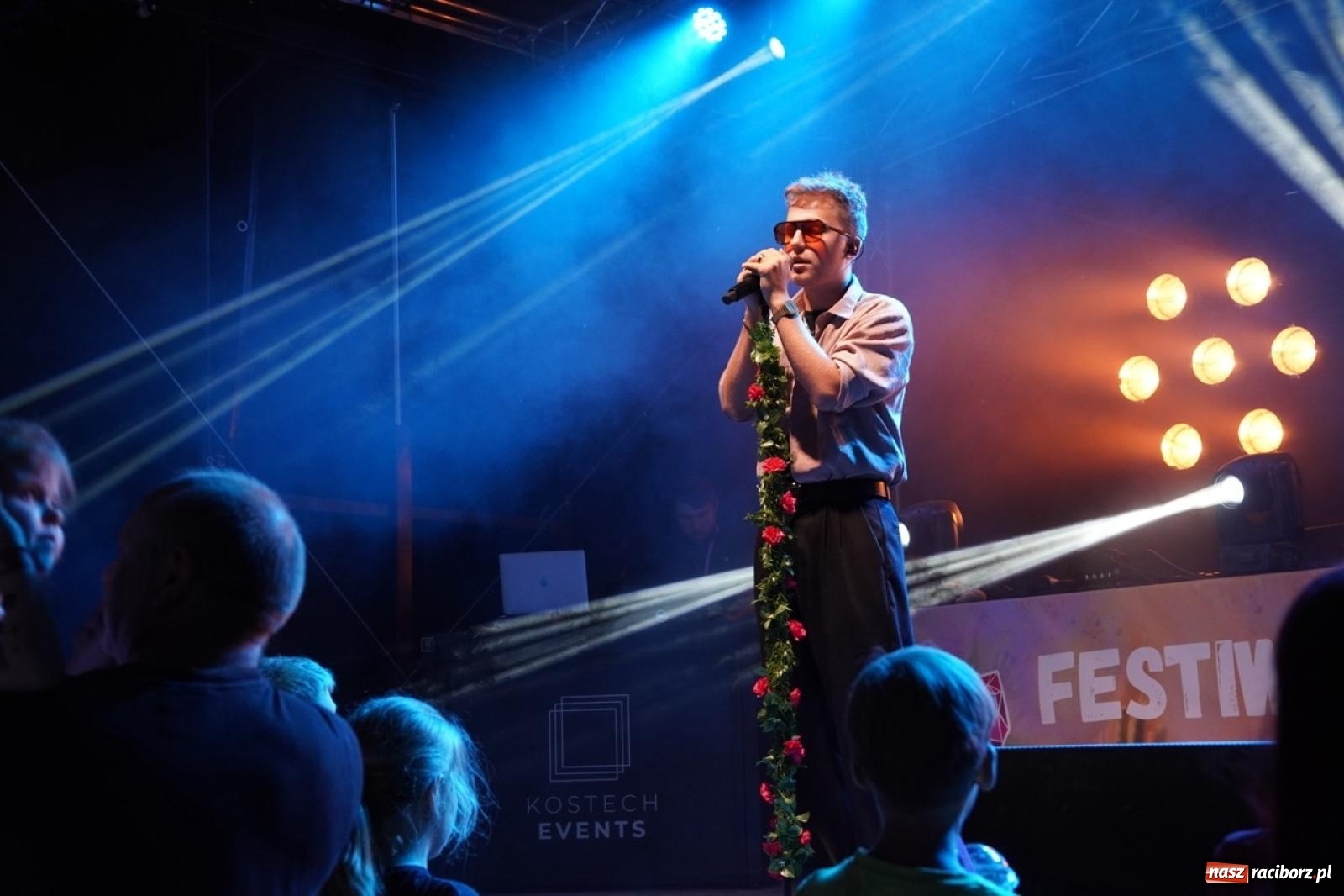 Zdjęcie w galerii na portalu naszraciborz.pl: Kolorowa fala radości w Pietrowicach Wielkich! Tłumy rodzin, muzyka i proszek holi – a to jeszcze nie koniec zabawy! wiadomości z regionu