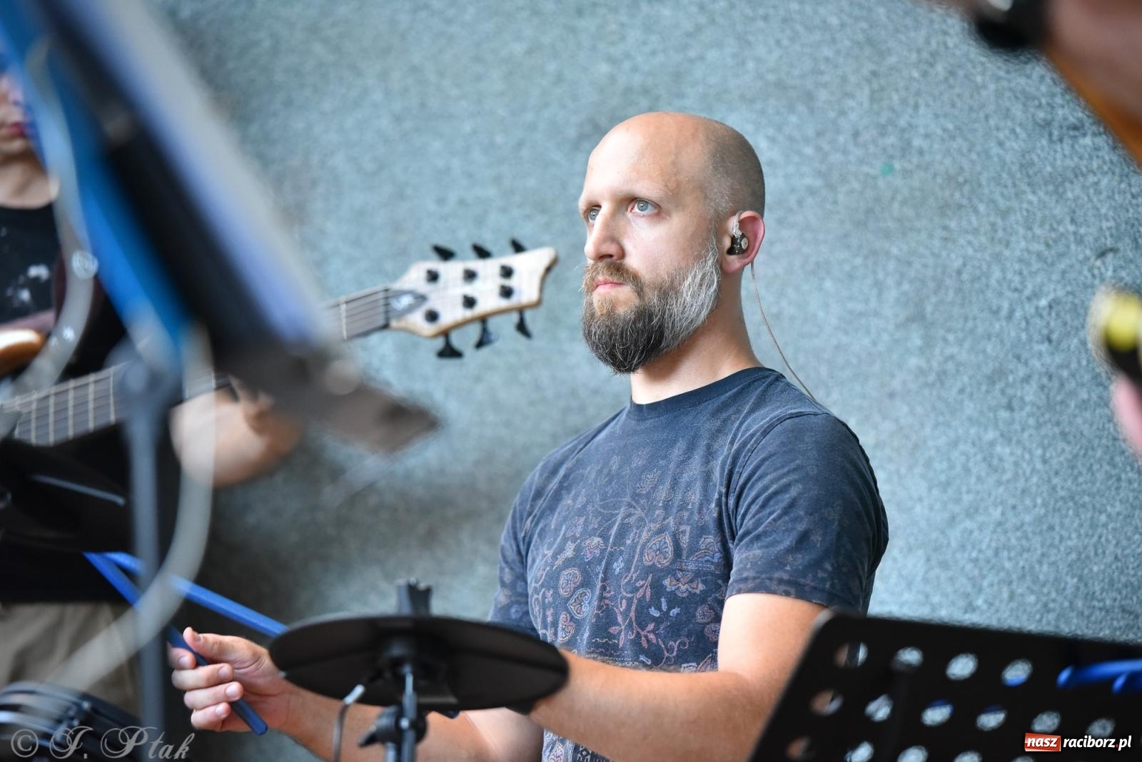 Zdjęcie w galerii na portalu naszraciborz.pl: Muzyka, wiara i ruch w sercu miasta – chrześcijański koncert i warsztaty w parku Roth wiadomości z regionu