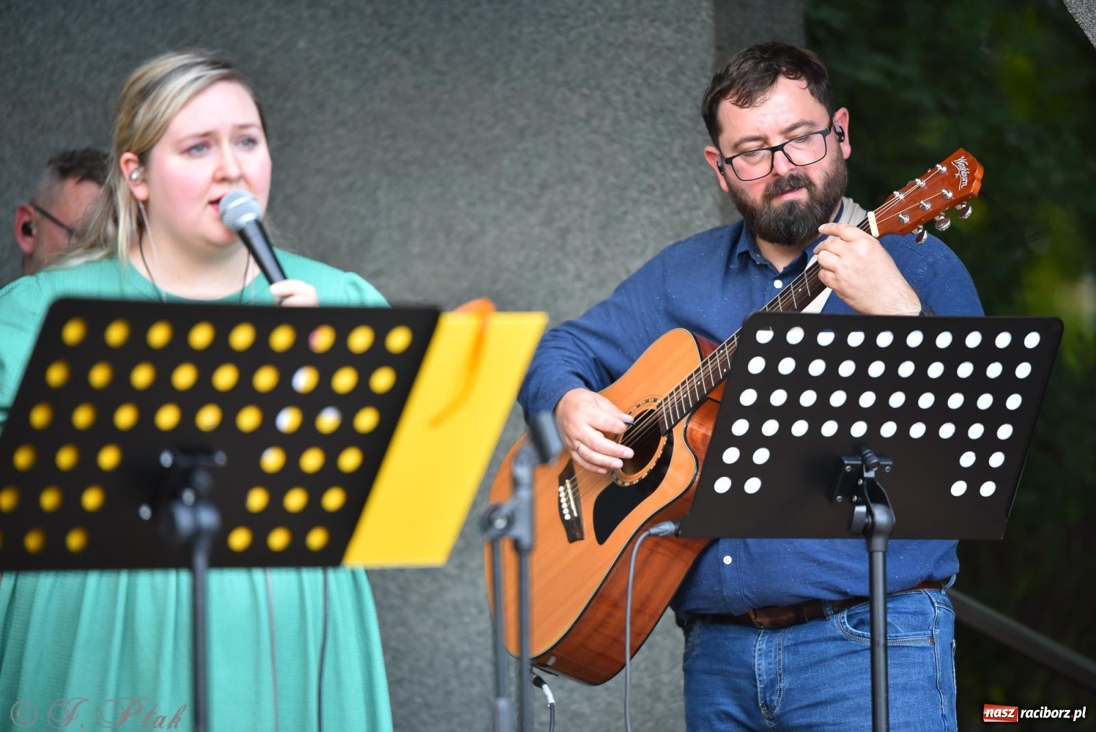 Zdjęcie w galerii na portalu naszraciborz.pl: Muzyka, wiara i ruch w sercu miasta – chrześcijański koncert i warsztaty w parku Roth wiadomości z regionu