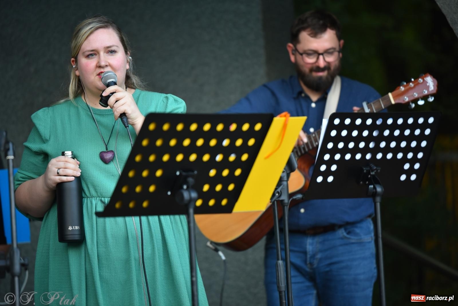Zdjęcie w galerii na portalu naszraciborz.pl: Muzyka, wiara i ruch w sercu miasta – chrześcijański koncert i warsztaty w parku Roth wiadomości z regionu