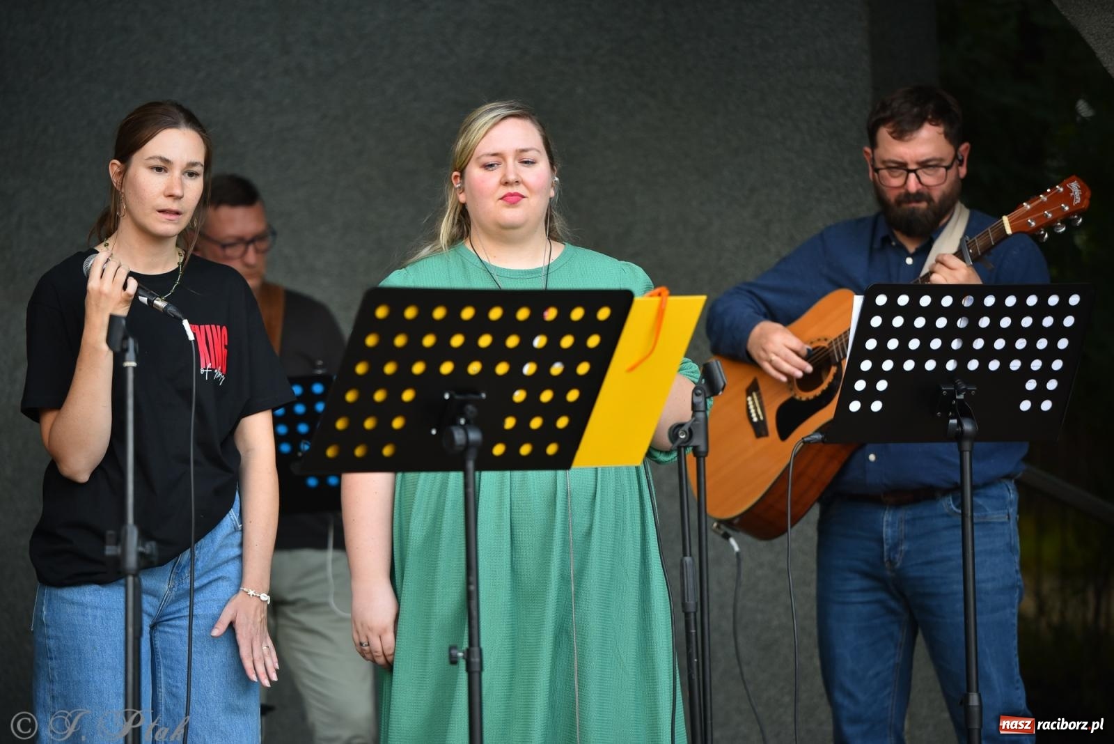Zdjęcie w galerii na portalu naszraciborz.pl: Muzyka, wiara i ruch w sercu miasta – chrześcijański koncert i warsztaty w parku Roth wiadomości z regionu
