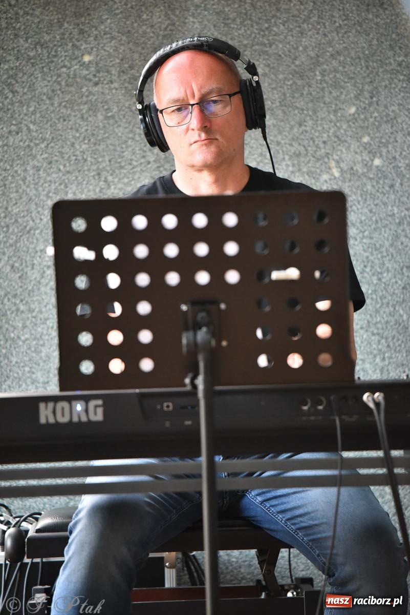 Zdjęcie w galerii na portalu naszraciborz.pl: Muzyka, wiara i ruch w sercu miasta – chrześcijański koncert i warsztaty w parku Roth wiadomości z regionu