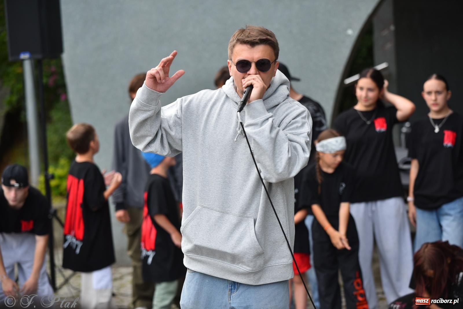 Zdjęcie w galerii na portalu naszraciborz.pl: Muzyka, wiara i ruch w sercu miasta – chrześcijański koncert i warsztaty w parku Roth wiadomości z regionu