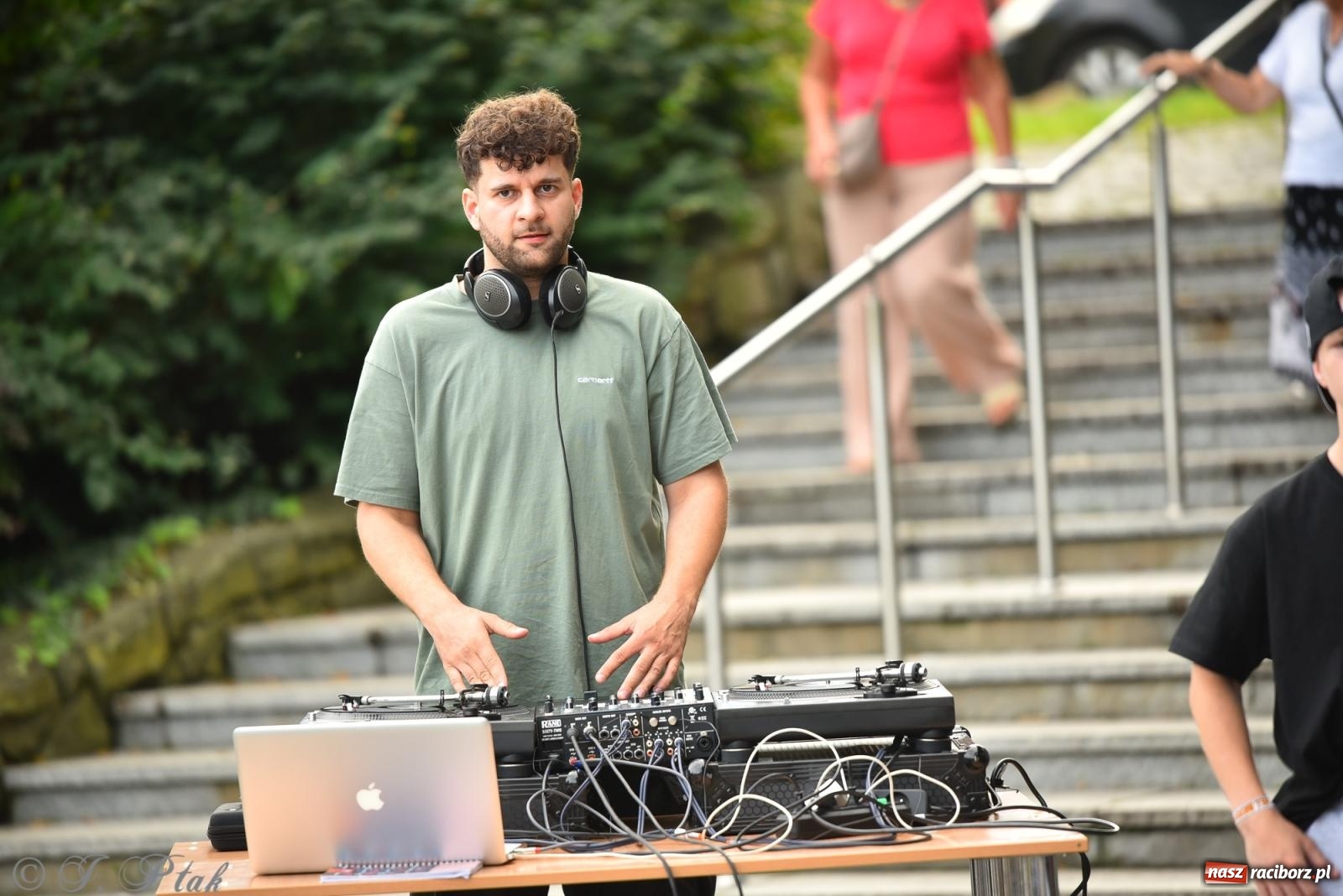 Zdjęcie w galerii na portalu naszraciborz.pl: Muzyka, wiara i ruch w sercu miasta – chrześcijański koncert i warsztaty w parku Roth wiadomości z regionu