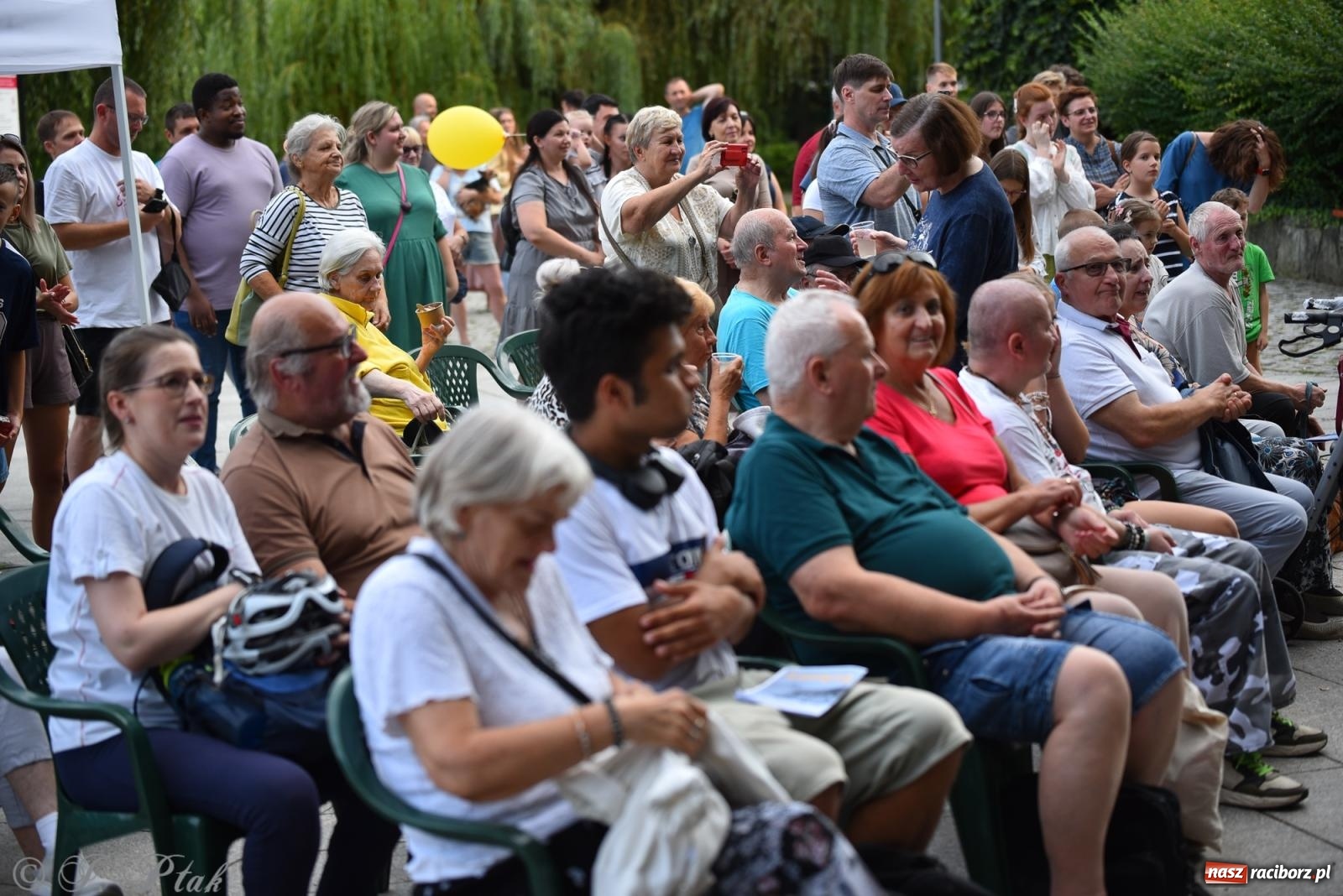 Zdjęcie w galerii na portalu naszraciborz.pl: Muzyka, wiara i ruch w sercu miasta – chrześcijański koncert i warsztaty w parku Roth wiadomości z regionu
