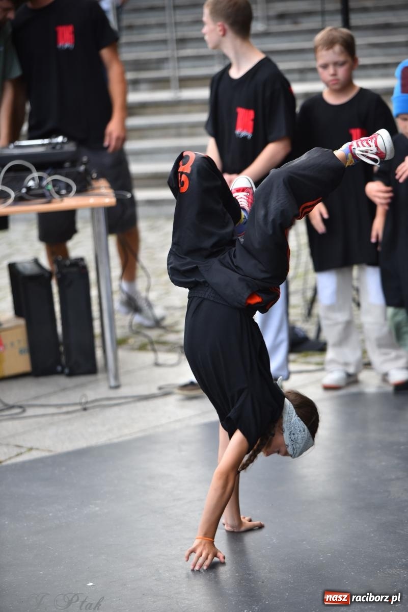 Zdjęcie w galerii na portalu naszraciborz.pl: Muzyka, wiara i ruch w sercu miasta – chrześcijański koncert i warsztaty w parku Roth wiadomości z regionu