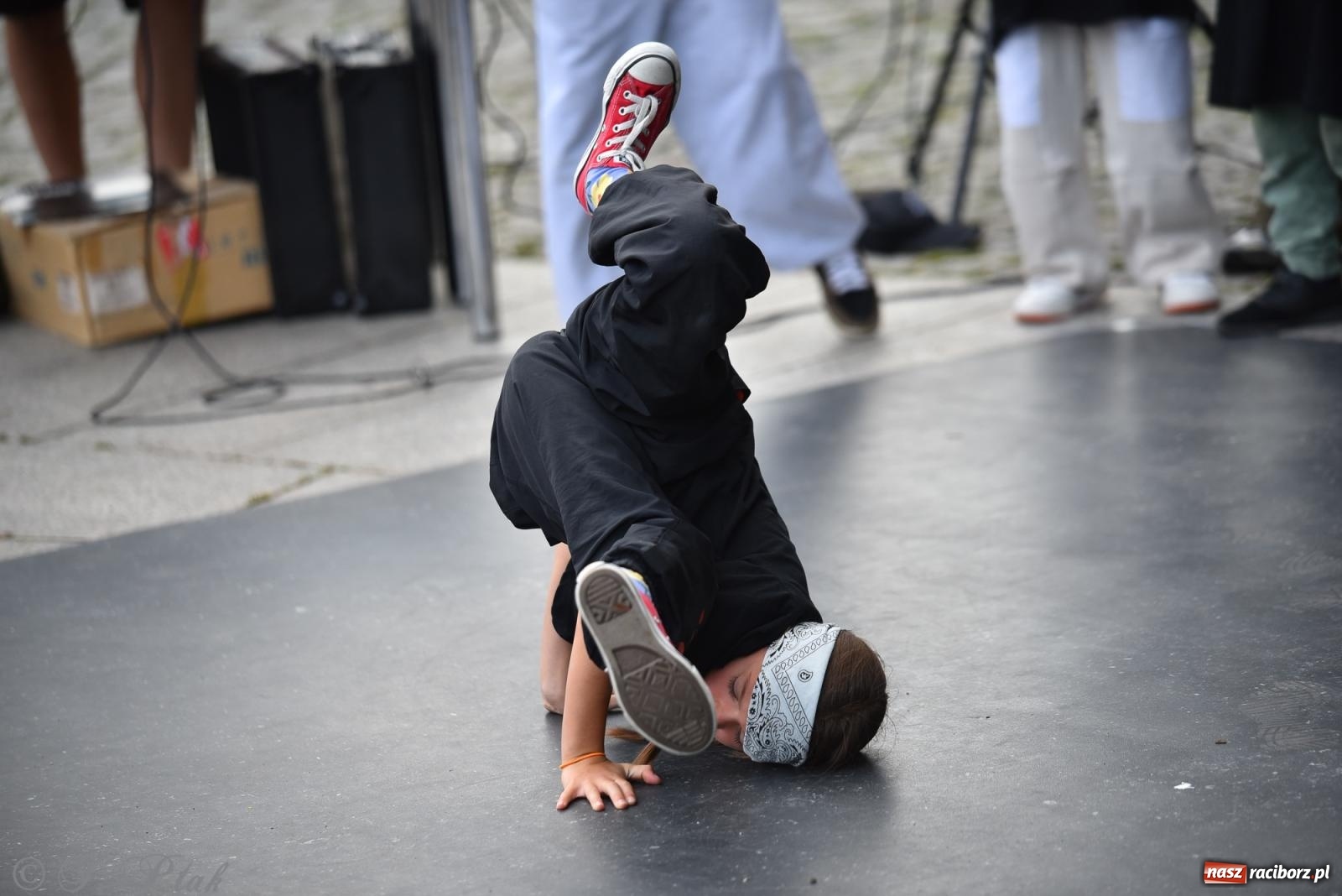 Zdjęcie w galerii na portalu naszraciborz.pl: Muzyka, wiara i ruch w sercu miasta – chrześcijański koncert i warsztaty w parku Roth wiadomości z regionu