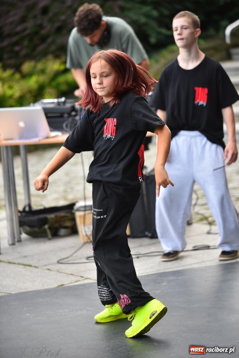 Zdjęcie w galerii na portalu naszraciborz.pl: Muzyka, wiara i ruch w sercu miasta – chrześcijański koncert i warsztaty w parku Roth wiadomości z regionu