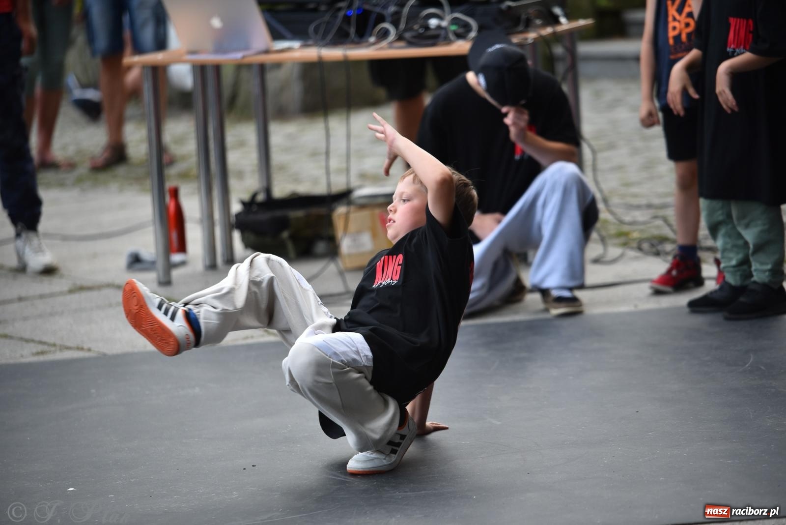 Zdjęcie w galerii na portalu naszraciborz.pl: Muzyka, wiara i ruch w sercu miasta – chrześcijański koncert i warsztaty w parku Roth wiadomości z regionu