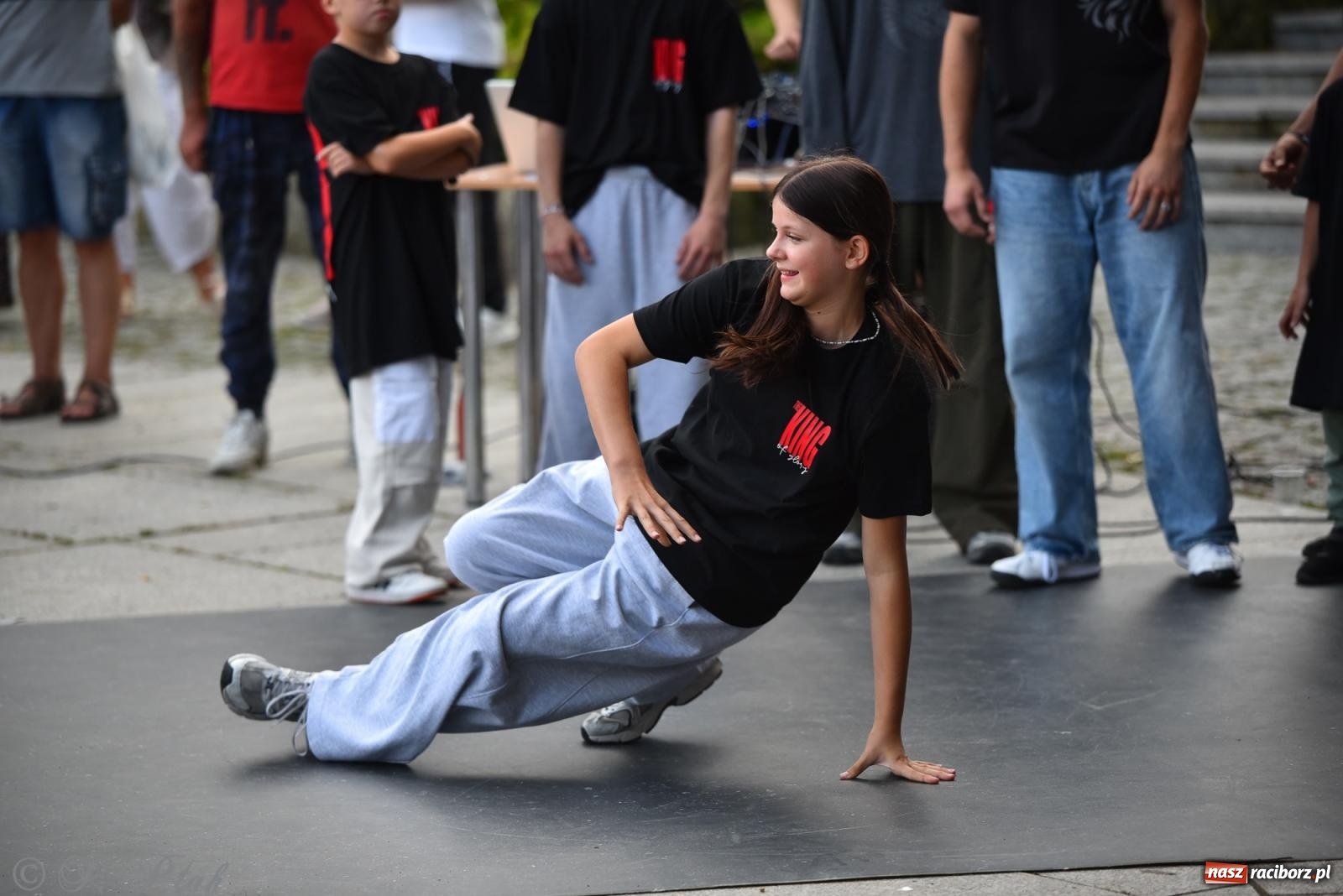Zdjęcie w galerii na portalu naszraciborz.pl: Muzyka, wiara i ruch w sercu miasta – chrześcijański koncert i warsztaty w parku Roth wiadomości z regionu