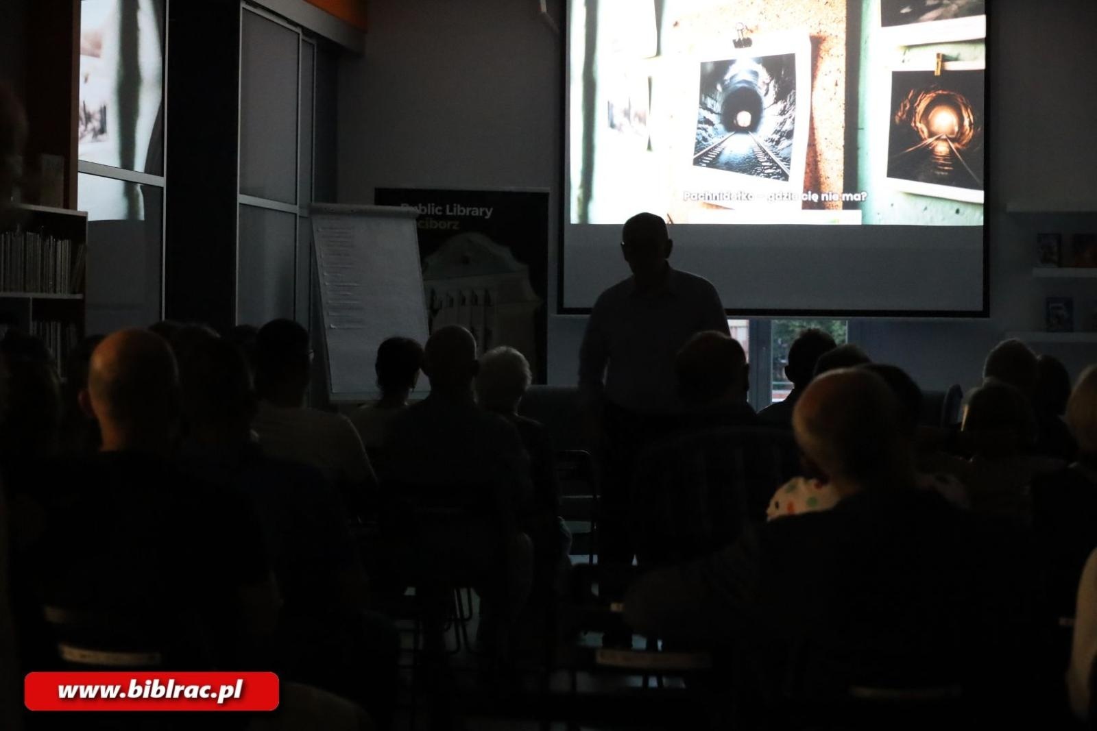 Zdjęcie w galerii na portalu naszraciborz.pl: Seans filmu Woniadełko w raciborskiej bibliotece wiadomości z regionu