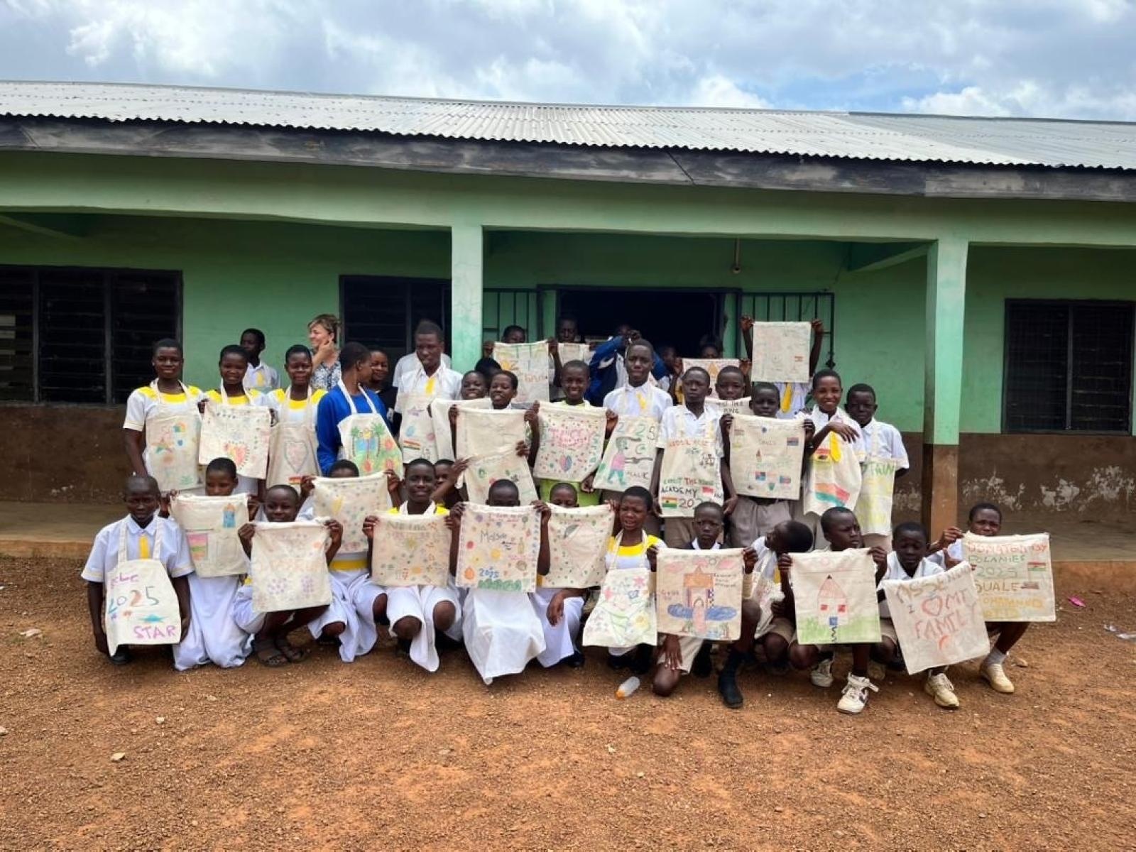 Zdjęcie w galerii na portalu naszraciborz.pl: Afrykański świt edukacji – pomoc, która ma twarz dziecka wiadomości z regionu