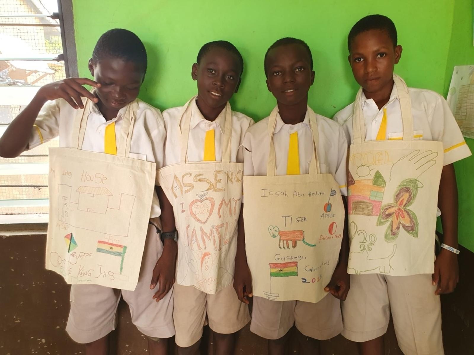 Zdjęcie w galerii na portalu naszraciborz.pl: Afrykański świt edukacji – pomoc, która ma twarz dziecka wiadomości z regionu