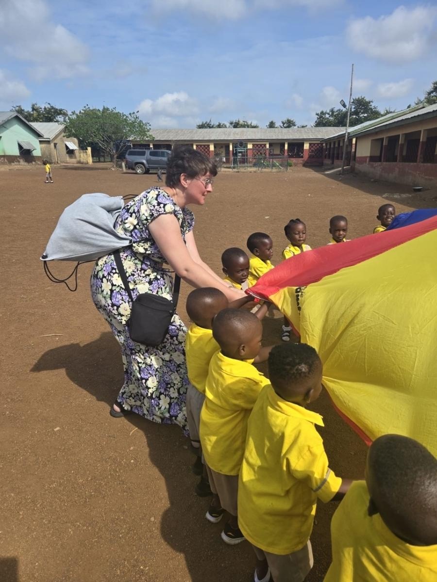 Zdjęcie w galerii na portalu naszraciborz.pl: Afrykański świt edukacji – pomoc, która ma twarz dziecka wiadomości z regionu