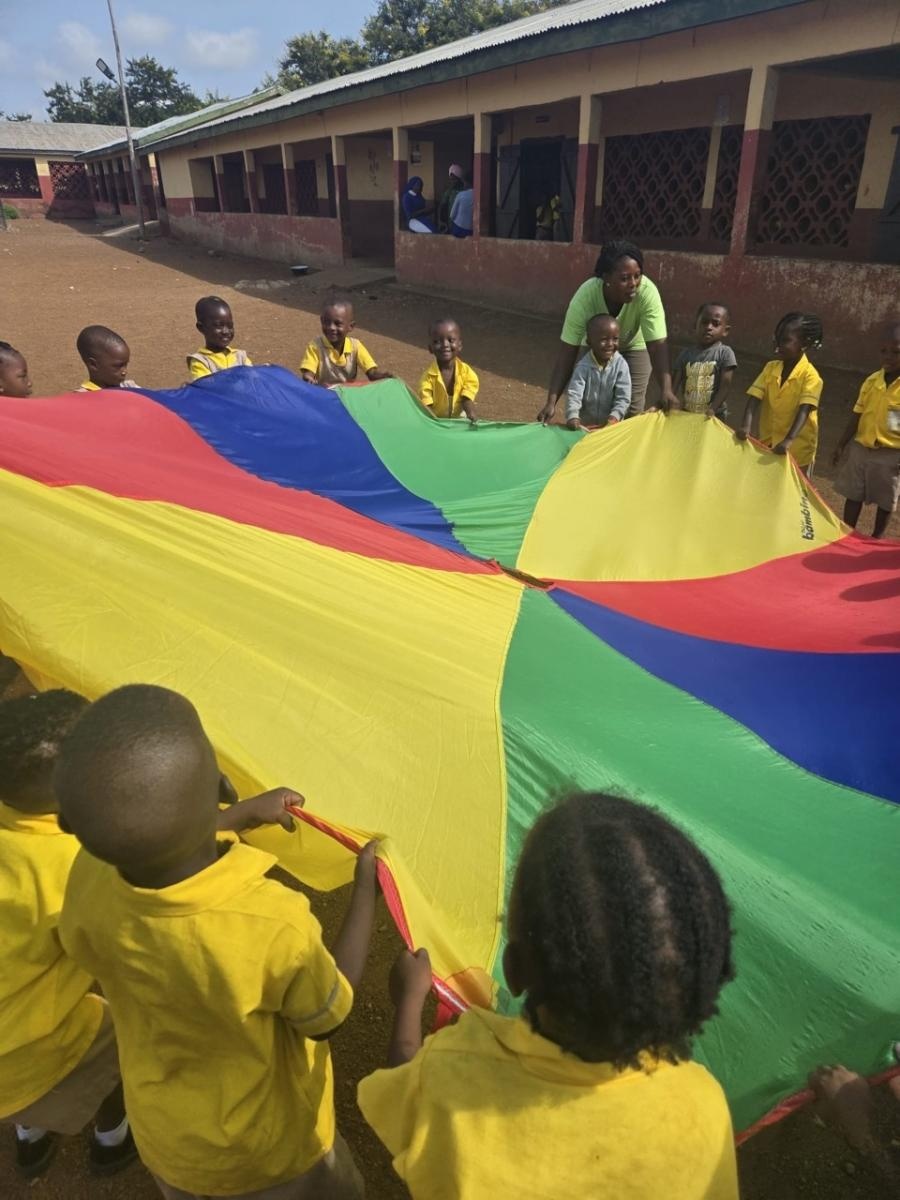 Zdjęcie w galerii na portalu naszraciborz.pl: Afrykański świt edukacji – pomoc, która ma twarz dziecka wiadomości z regionu