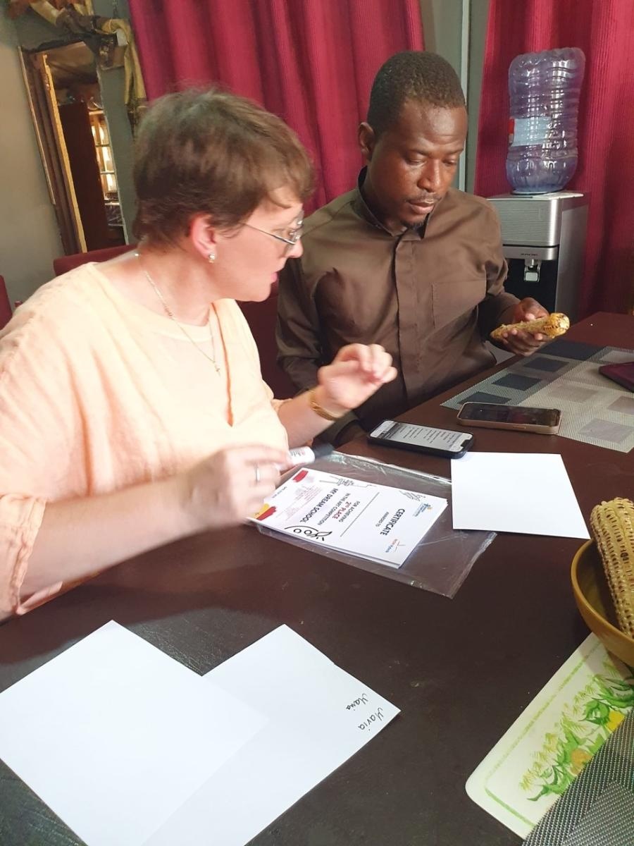 Zdjęcie w galerii na portalu naszraciborz.pl: Afrykański świt edukacji – pomoc, która ma twarz dziecka wiadomości z regionu