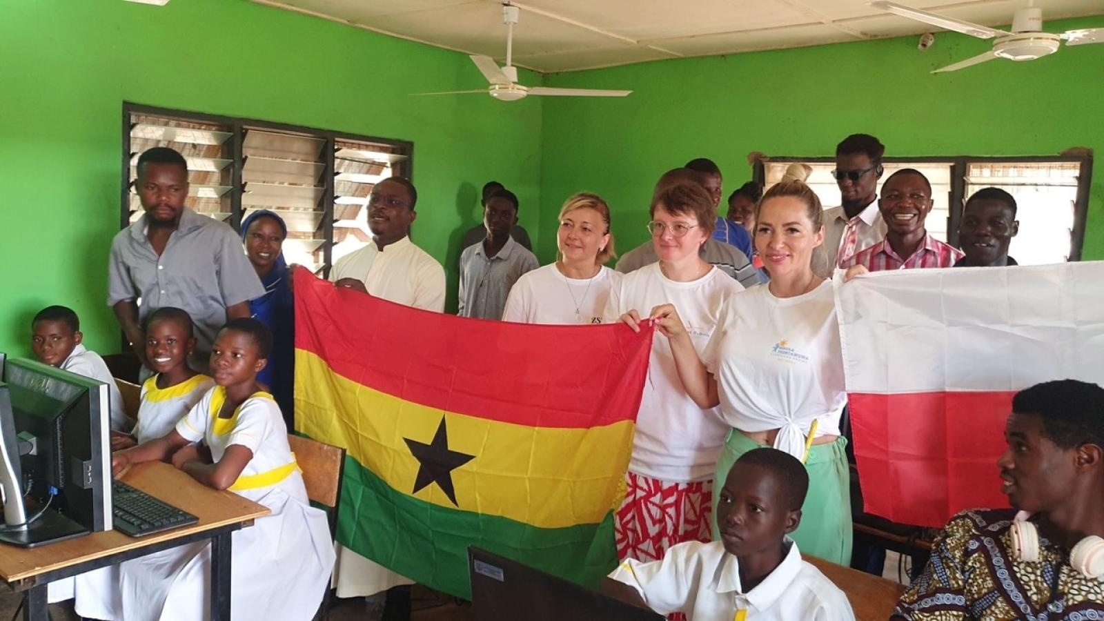 Zdjęcie w galerii na portalu naszraciborz.pl: Afrykański świt edukacji – pomoc, która ma twarz dziecka wiadomości z regionu