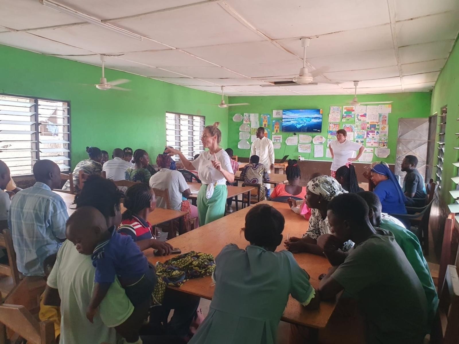 Zdjęcie w galerii na portalu naszraciborz.pl: Afrykański świt edukacji – pomoc, która ma twarz dziecka wiadomości z regionu