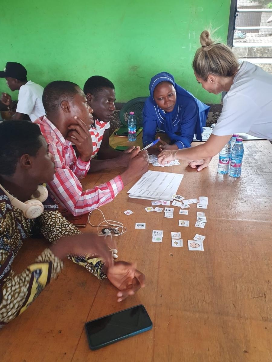 Zdjęcie w galerii na portalu naszraciborz.pl: Afrykański świt edukacji – pomoc, która ma twarz dziecka wiadomości z regionu