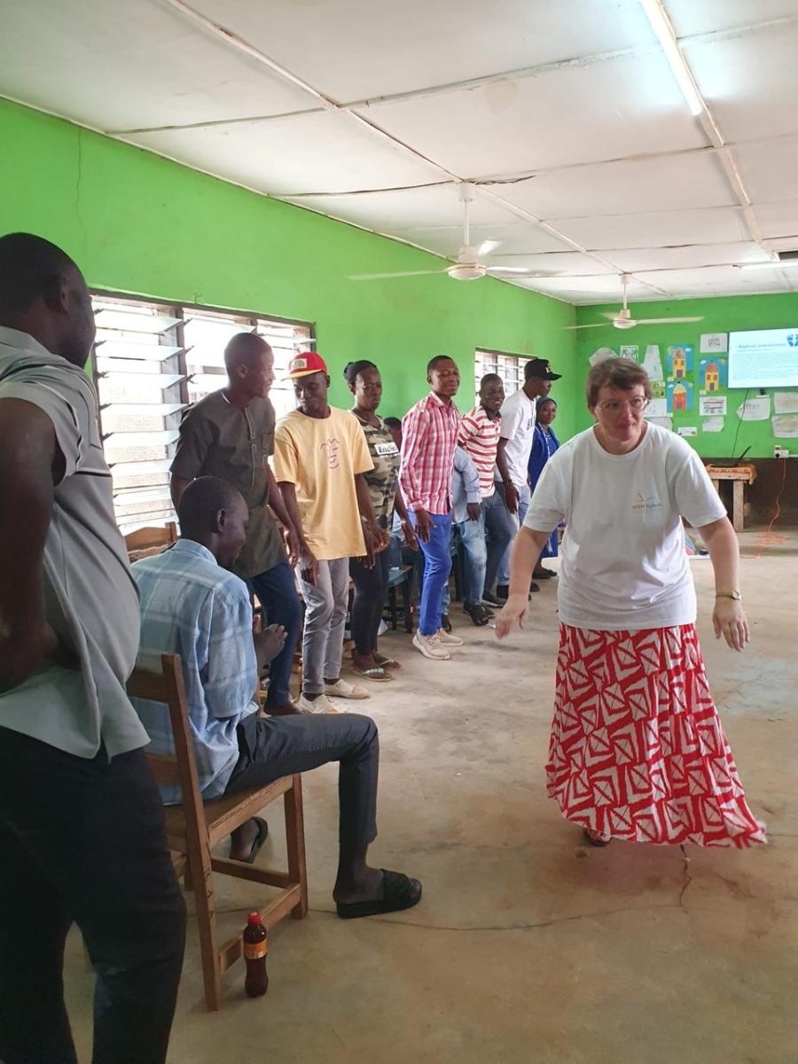 Zdjęcie w galerii na portalu naszraciborz.pl: Afrykański świt edukacji – pomoc, która ma twarz dziecka wiadomości z regionu